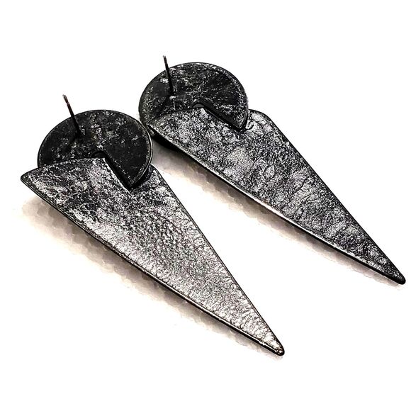 Black Textured Metal Elongated Triangle Drop Earrings Geometric 90s Retro - Picture 7 of 7